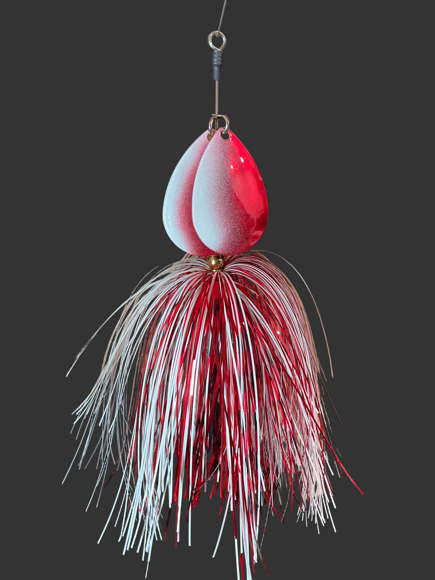 A 1 oz Muskie Bucktail with red and white #8 blades and a red and white skirt.