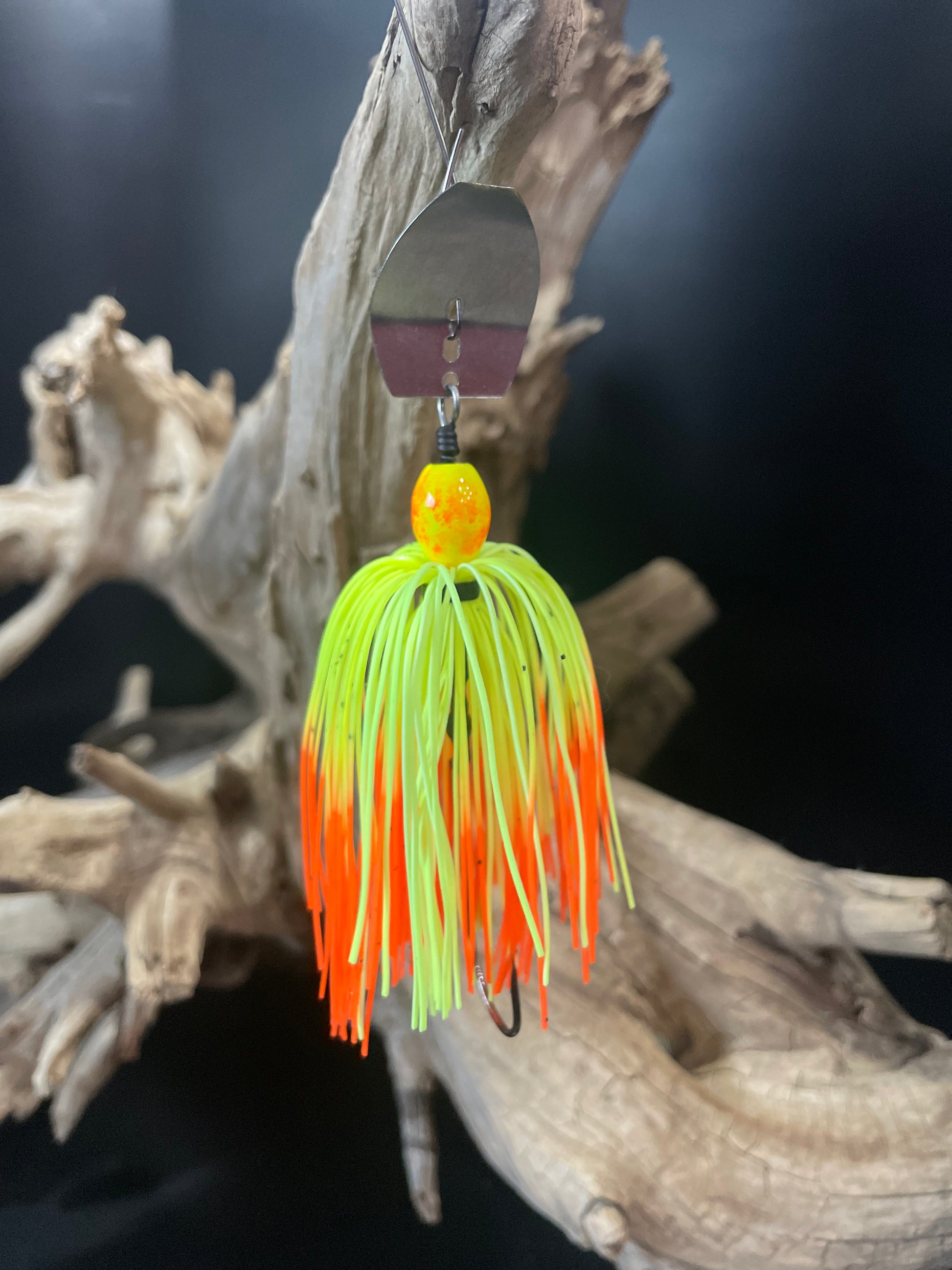 Experience the ultimate bass fishing lure with Sinister Glow. Its vibrant chartreuse and orange chatterbait fishing lure colouring is guaranteed to attract fish, while the #4/0 hook, 3/8 oz and customizable blade (black or silver) ensure a secure and effective catch. Dominate the water with Sinister Glow.