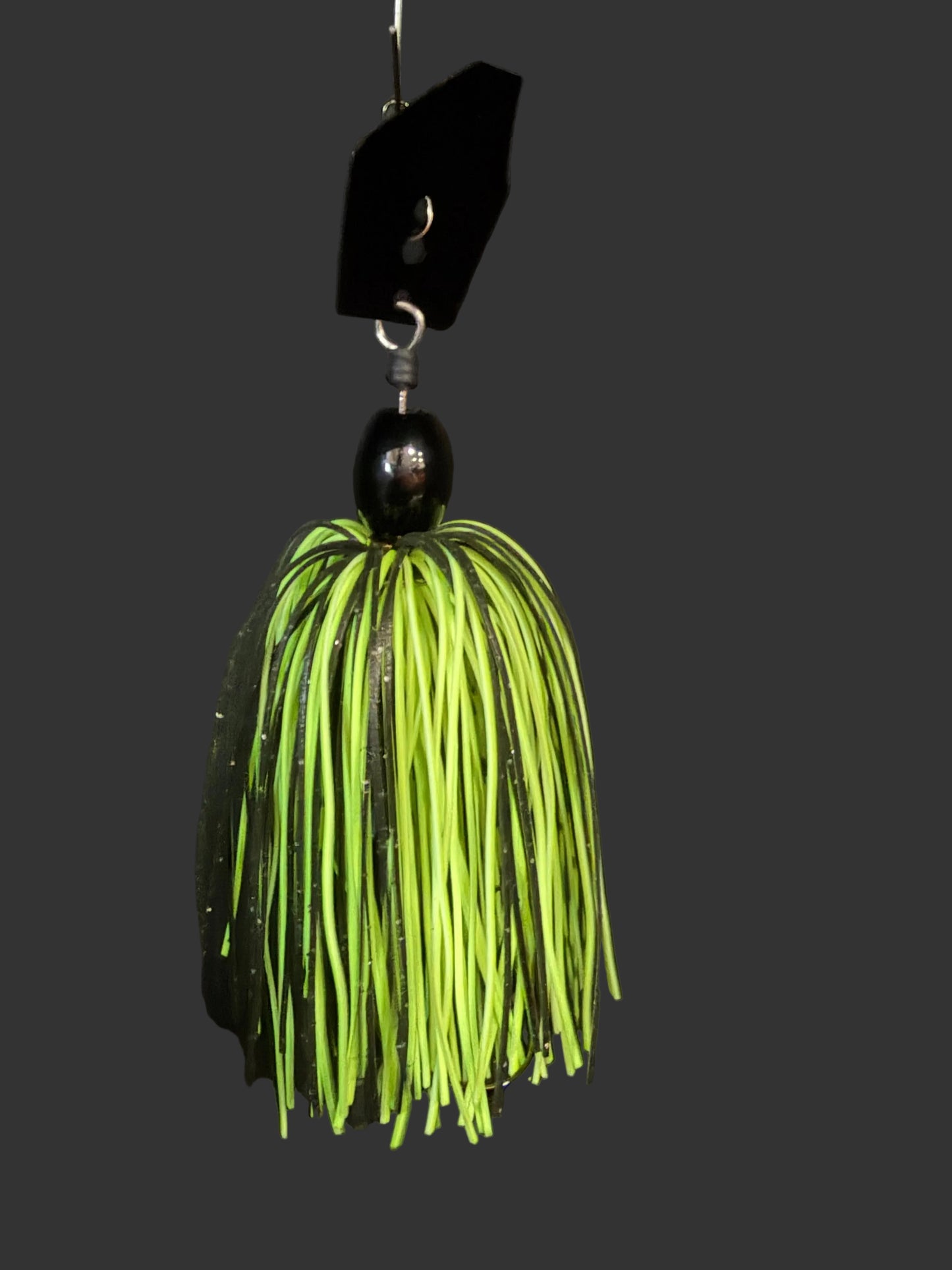 Strike Hazard is the ultimate fishing lure with its expertly designed black and chartreuse Chatterbait fishing lure, 3/8 oz weight, and #4/0 hook. Plus, you get to choose between a black or silver blade.