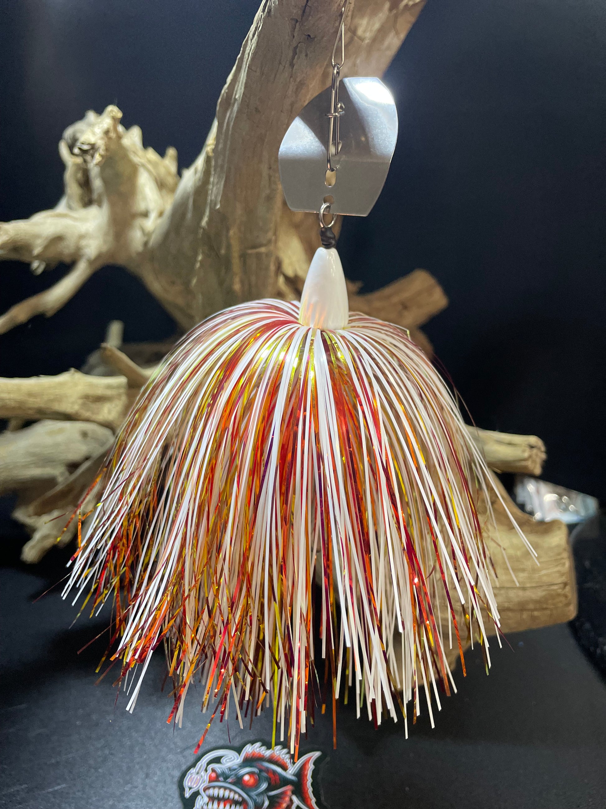 Discover the ultimate lure for catching pike and muskie with Sunstorm. Made with a #7/0 hook, this 1 oz chatterbait in a striking white, red, and gold colour combination guarantees maximum chatter and attraction. Land your biggest catch yet with Sunstorm.