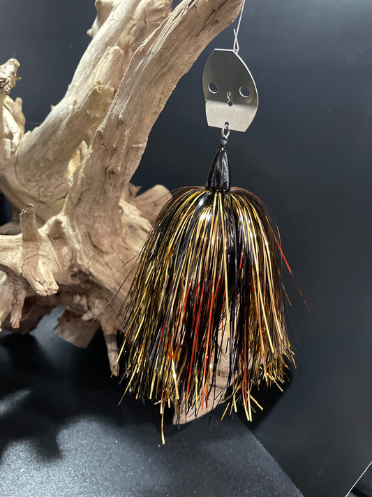 Demon's Gold a highly effective 1 oz head chatterbait fishing lure, featuring a unique black and gold design. Its Magnum Bubble Blade #7/0 hook provides increased stability and durability, making it the ideal choice for any angler looking for precision and success in their fishing game.