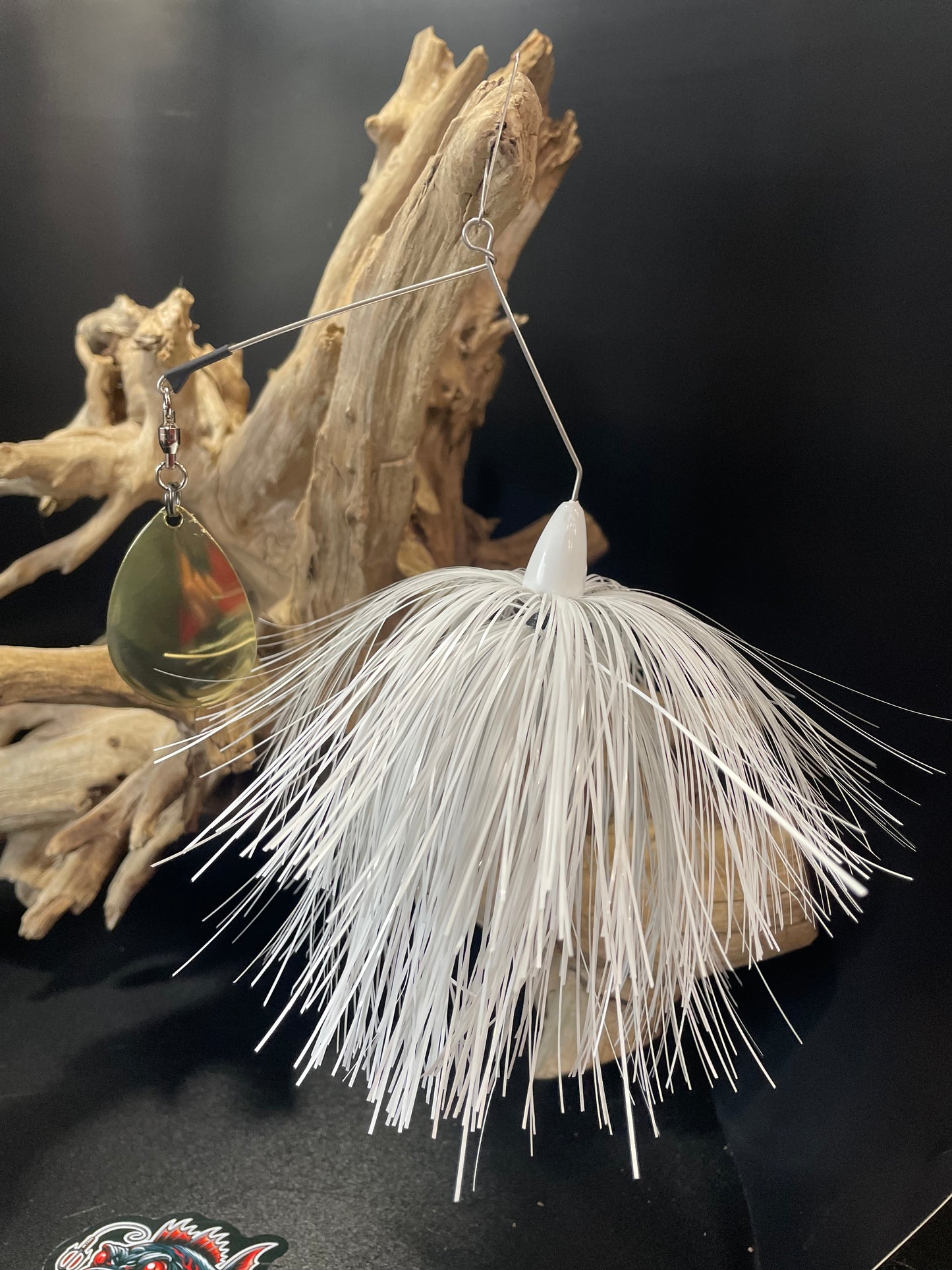The Phantom Shiver is the perfect choice for your next fishing trip. This 1 oz, white Muskie/Pike Spinnerbait fishing lure boasts a #7 Colorado Blade and #7/0 hook, increasing your chances of landing a big catch. Expertly designed and crafted, bring home your trophy fish with the Phantom Shiver. Pro-Tec clear blades for durability and to prevent corrosion.