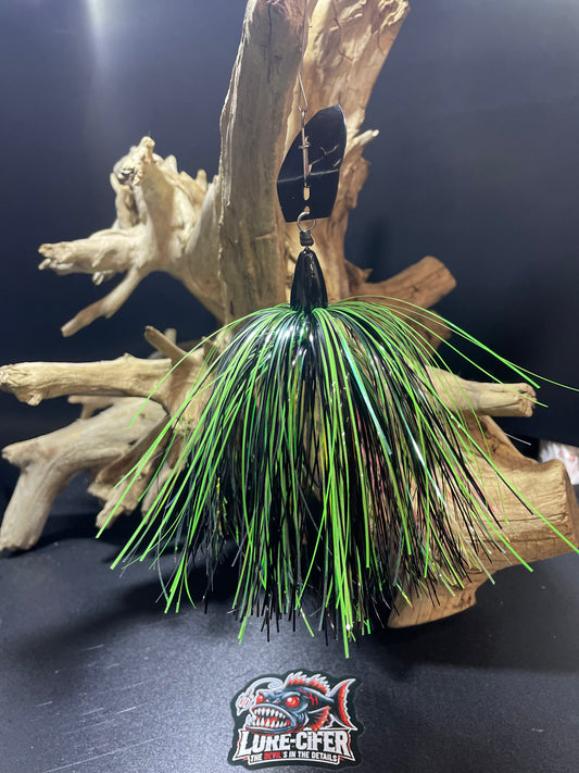Expertly designed and crafted for catching pike and muskie, Acid Drift features a 1 oz chatterbait fishing lure with a durable #7/0 hook. Its striking black and chartreuse colour combination is sure to attract bites. Dominate your next fishing trip with Acid Drift.
