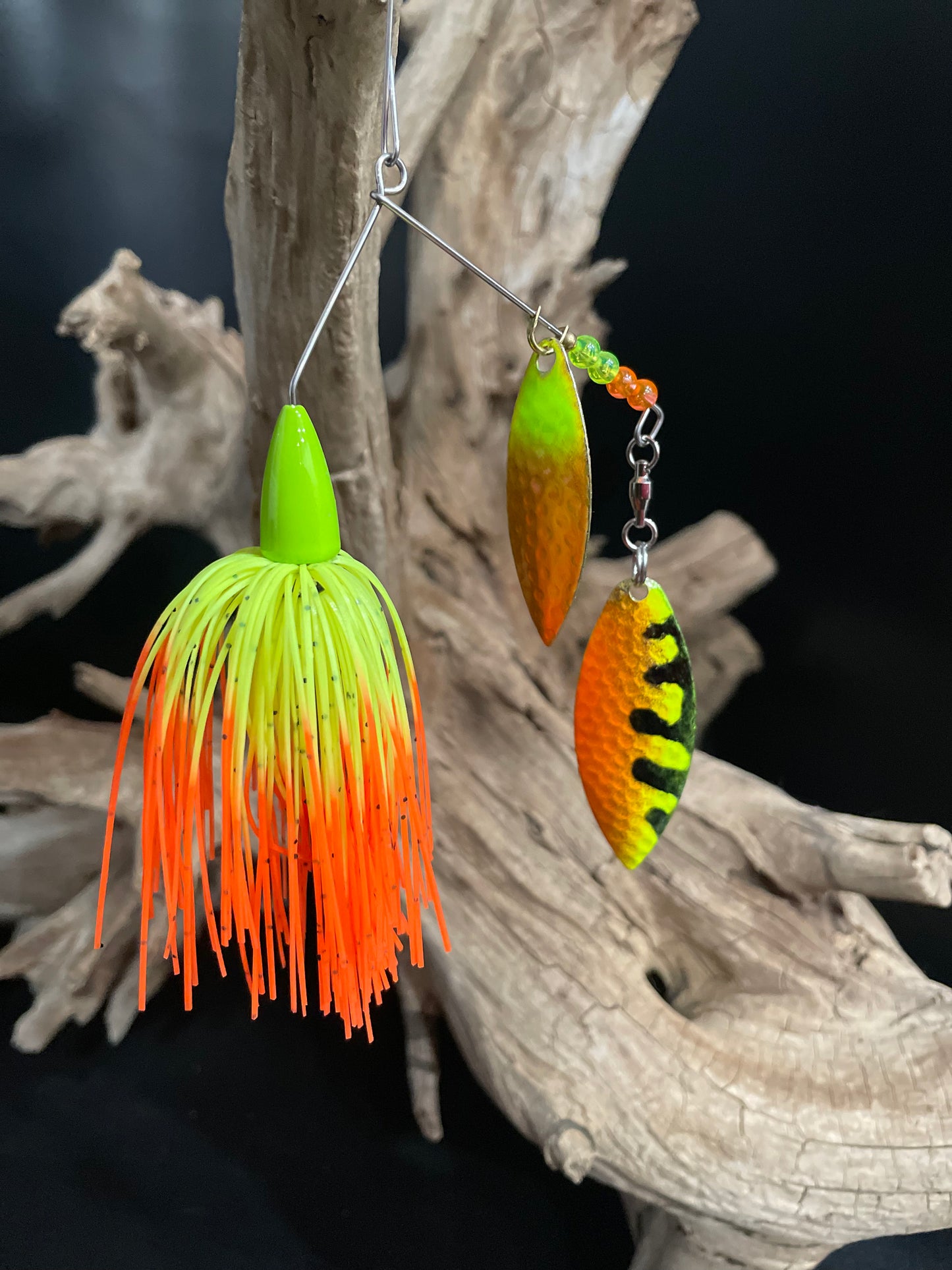3/8oz chartreuse, orange and black spinnerbait with a #4.5 and #5 Willow Blades. Wired skirt and #3/0 hook with snap ring. great for bass. Made in Brantford, Ontario, Canada.  