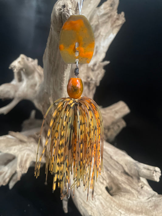 The Blisterbite Chatterbait, weighing 3/8 oz, features a vibrant orange and brown colour scheme designed to attract bass and pike effectively. Equipped with a sharp #4/0 hook, it ensures reliable hook sets for aggressive strikes. This lure combines visual appeal with functional strength, making it a precise choice for anglers targeting these species.