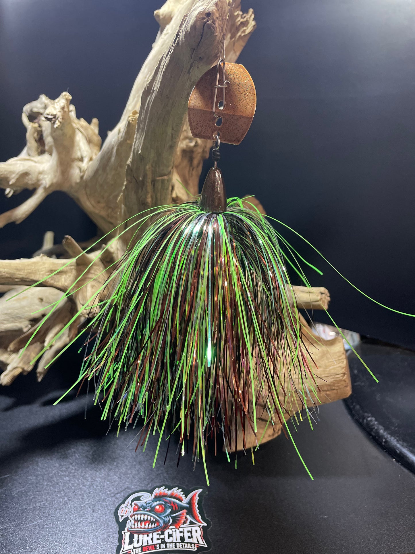 The Copper Creeper is a professional-quality, 1 oz Pike/Muskie Chatterbait fishing lure designed for expert anglers. Its copper and chartreuse colour blend has been tested and proven to attract fish, while the durable #7/0 hook ensures a strong and successful catch. Upgrade your fishing game with this cutting-edge lure.