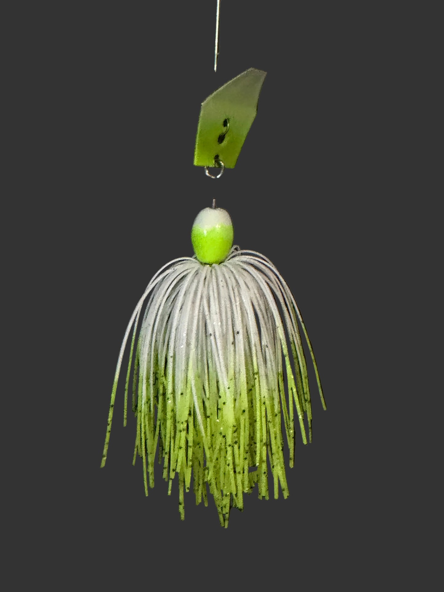 The Electric Vice bass chatterbait features a vibrant chartreuse and white colour scheme designed to attract bass effectively. Weighing 3/8 oz and equipped with a durable #4/0 hook and wired skirt, this lure offers optimal balance and hooking power for serious anglers targeting bass in various water conditions. Its precise design ensures strong vibration and flash to provoke strikes from wary fish.