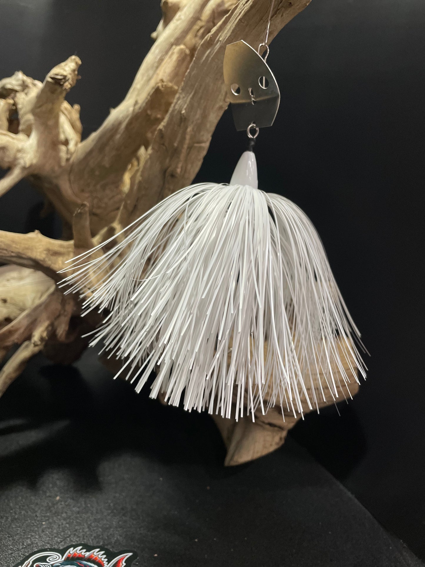 Experience the power and precision of the White Walker! These chatterbait fishing lures feature a magnum bubble hole blade, 1 oz head and #7/0 hook for optimal performance. With a white design, you'll be able to attract even the most elusive fish. Upgrade your fishing game with White Walker.