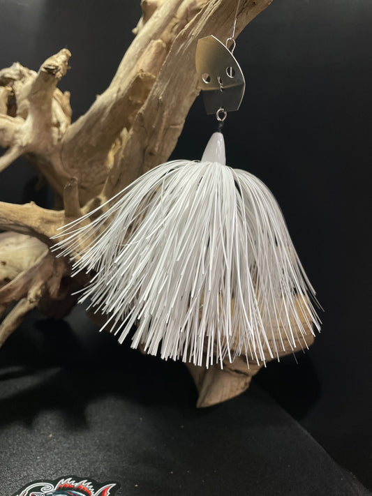 Experience the power and precision of the White Walker! These chatterbait fishing lures feature a magnum bubble hole blade, 1 oz head and #7/0 hook for optimal performance. With a white design, you'll be able to attract even the most elusive fish. Upgrade your fishing game with White Walker.
