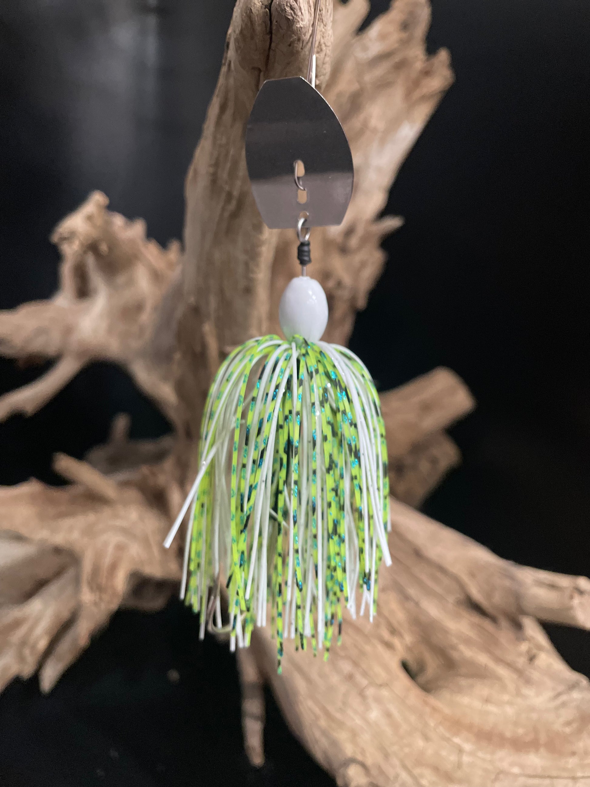 The Flashbite chatterbait features a vibrant lime green and white body accented with black and shimmering blue speckles, designed to attract bass and pike effectively. Weighing 3/8 oz and equipped with a robust #4/0 hook, it ensures strong hooksets. Its wired skirt enhances movement and vibration, making it a reliable choice for serious anglers targeting aggressive freshwater predators.