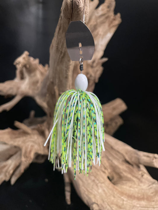 The Flashbite chatterbait features a vibrant lime green and white body accented with black and shimmering blue speckles, designed to attract bass and pike effectively. Weighing 3/8 oz and equipped with a robust #4/0 hook, it ensures strong hooksets. Its wired skirt enhances movement and vibration, making it a reliable choice for serious anglers targeting aggressive freshwater predators.