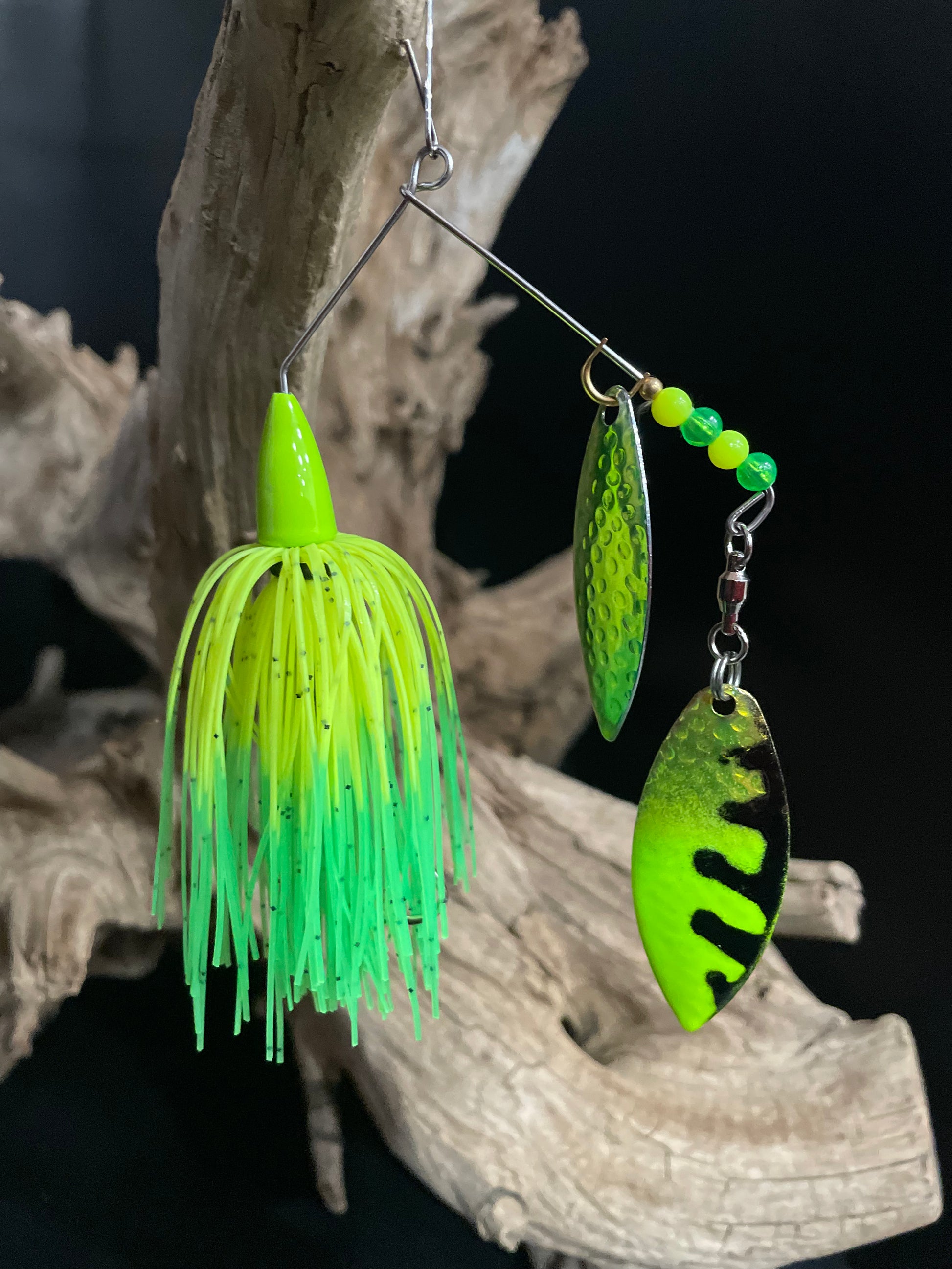 3/8oz Chartreuse, Lime Green and black Spinnerbait. UV Glow, #4.5 and #5 willow blades. #3/0 hook with wired skirt. Great fishing lure for bass. Made in Brantford, Ontario, Canada