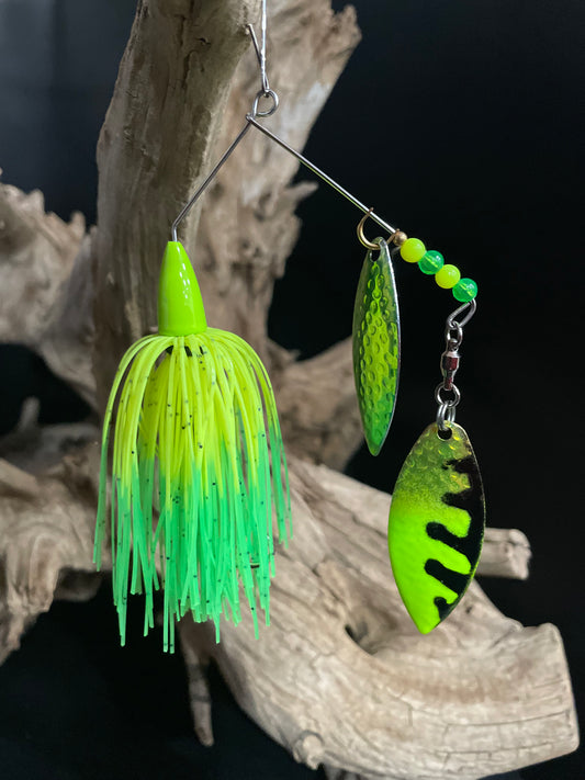 3/8oz Chartreuse, Lime Green and black Spinnerbait. UV Glow, #4.5 and #5 willow blades. #3/0 hook with wired skirt. Great fishing lure for bass. Made in Brantford, Ontario, Canada