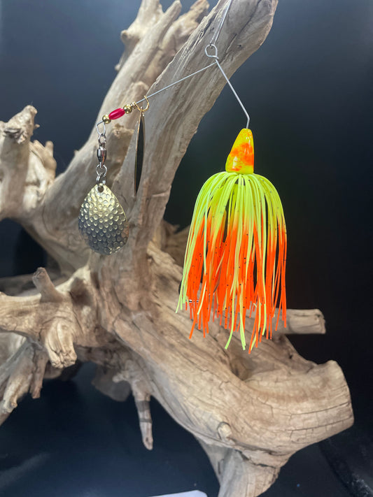 Expertly designed for bass fishing, the Neon Blaze is a 3/8 oz Spinnerbait fishing lure with a #6 Colorado UV glow blade and a #4/0 hook. Its vibrant chartreuse/yellow and orange colours attract more bites, increasing your chances of a successful catch. Upgrade your fishing experience with the Neon Blaze.