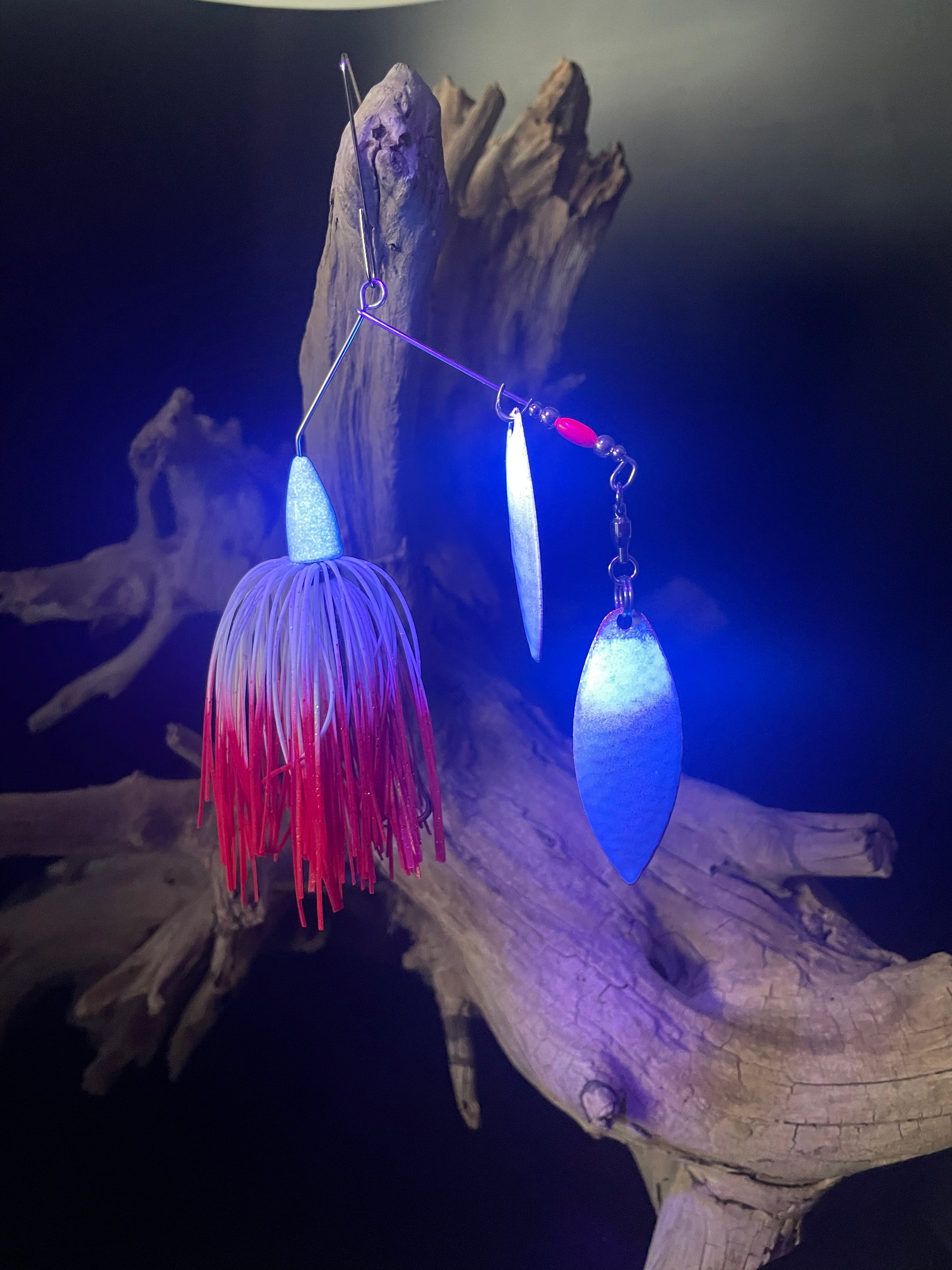 Red & white 3/8 oz spinnerbait with UV glow blades and a #3/0 hook. Built for visibility, strength, and serious strikes. Made to perform in all waters. pic 2 Glow