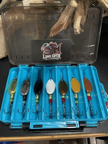 Box of 14 fishing lures, 3 sizes to choose from