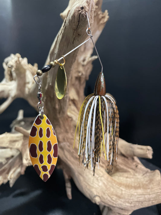 Expertly crafted for precision and performance, the Savanna Sniper is a must-have for any angler. Its Brown Bass Spinnerbait fishing lure features a deadly combination of a 3/8 oz weight, a #5 Willow Blade, and a deep cut Colorado Blade, accompanied by a strong #4/0 hook. Increase your catch rate with this top-notch spinnerbait.
