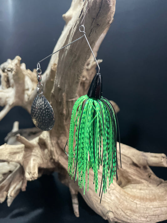 The Shady Crawler is a top-of-the-line bass spinnerbait fishing lure, designed with a #6 Colorado Blade and a #4/0 hook for maximum fishing potential. Its 3/8 oz weight ensures easy and precise casting, while its striking green and black colour scheme is proven to attract even the most elusive of fish. Upgrade your fishing game with the Shady Crawler today.
