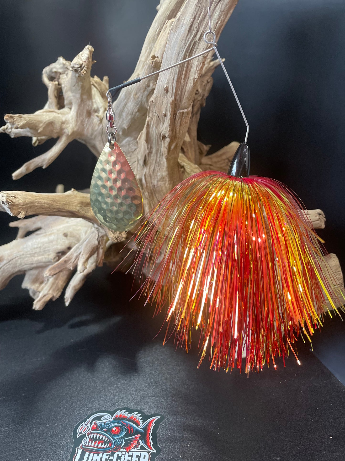 Introducing the Sunrise Muskie/Pike Spinnerbait. With its 1 oz head and your choice of #8 hex blade or #10 blade, this spinnerbait offers the perfect combination of weight and blade size for maximum fish attraction. It's a must-have for any serious anglers. Pro-Tec clear blades for durability and to prevent corrosion. Picture showing #8 Hex Blade