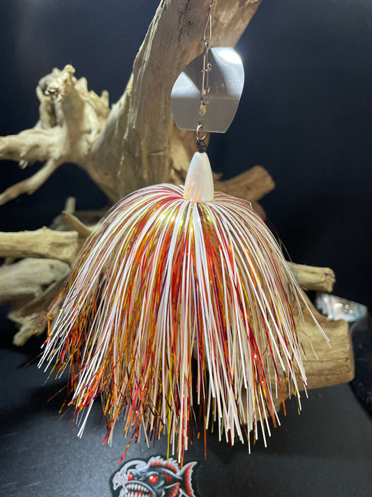 Discover the ultimate lure for catching pike and muskie with Sunstorm. Made with a #7/0 hook, this 1 oz chatterbait in a striking white, red, and gold colour combination guarantees maximum chatter and attraction. Land your biggest catch yet with Sunstorm.