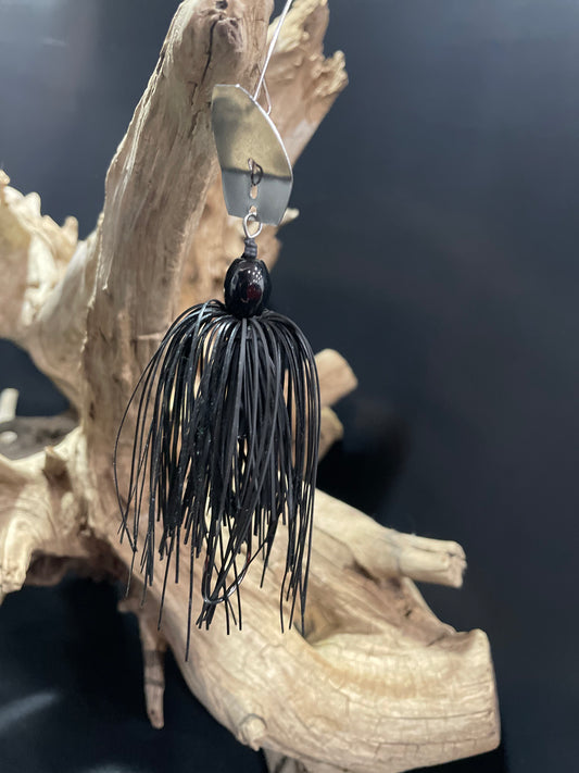 The Abyss is a powerful fishing lure equipped with a versatile Black Chatterbait and a strong #4/0 hook. With its 3/8 oz weight, it can cover a wide range of fishing depths and its optional black or silver blade adds even more versatility. Catch more fish with the Abyss.